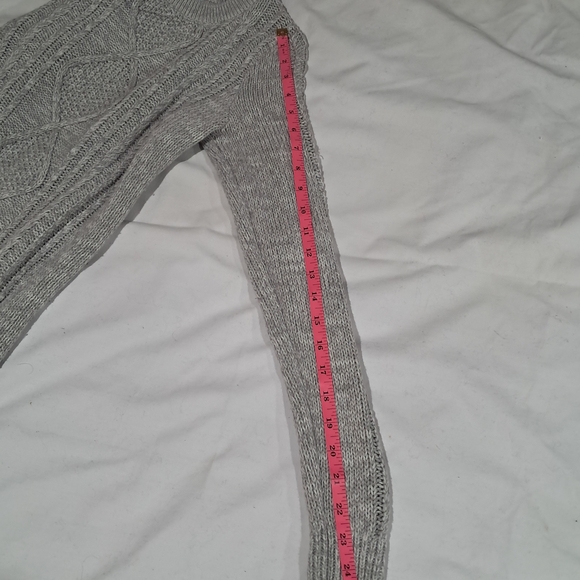 Old Navy Light Gray Cable Knit Sweater - Picture 4 of 9